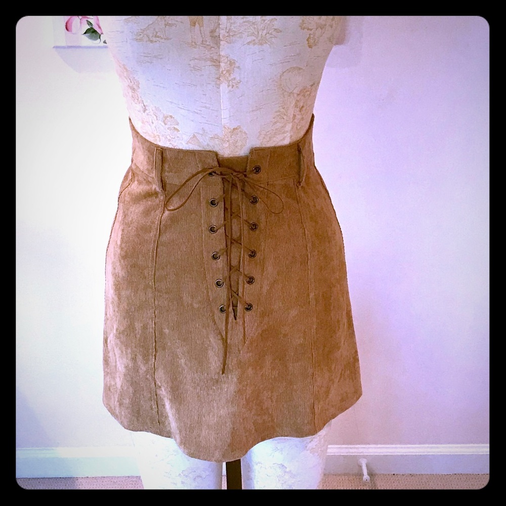 NWT LF One Way Tan Corduroy High Waist Mini 26” waist